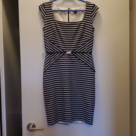 Dress - Picture 1 of 3